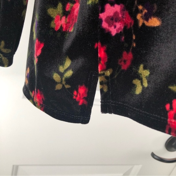 J. Jill Floral Velvet Long Sleeve Stretch Top - Picture 6 of 11